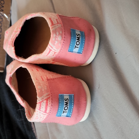 UNAVAILABLE/NFS - Womens size 9 Toms - Picture 2 of 6